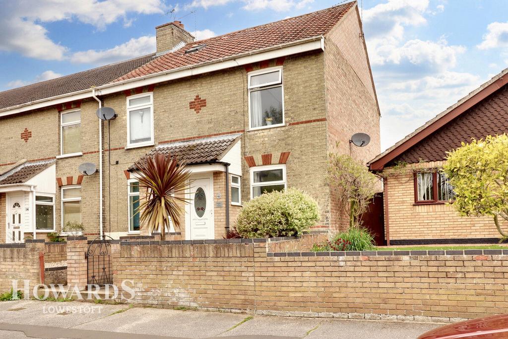 Hall Road, Lowestoft 3 bed end of terrace house for sale £185,000