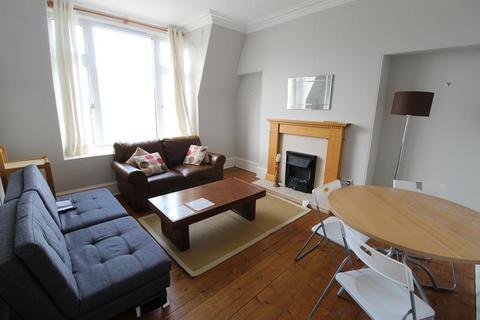 2 bedroom flat to rent, Whitehall Road, Top Floor,AB25