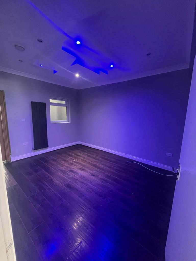 Bramley Close, London E17 6 bed terraced house £3,300 pcm (£762 pw)