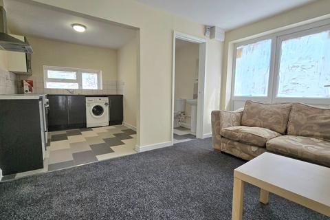 1 bedroom maisonette to rent, Farnham Road, Liss