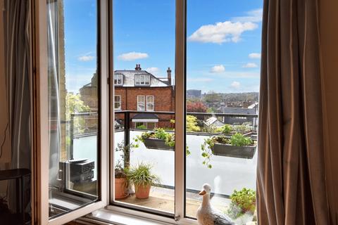 2 bedroom flat for sale, Dartmouth Park Hill, Dartmouth Park, London NW5