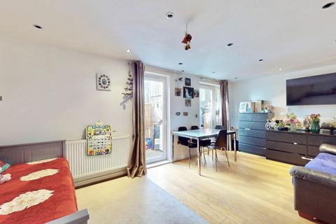 2 bedroom apartment for sale, Hyle House, 119 Walton Road, London, E12