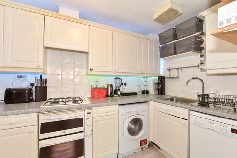2 bedroom apartment for sale, Lindisfarne Gardens, Maidstone, Kent