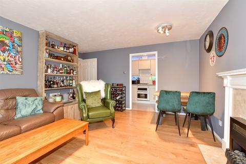 2 bedroom apartment for sale, Lindisfarne Gardens, Maidstone, Kent