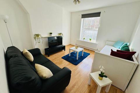 2 bedroom flat for sale, Falmouth Road, Elephant and Castle, London SE1