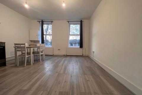 4 bedroom apartment to rent, London SE27