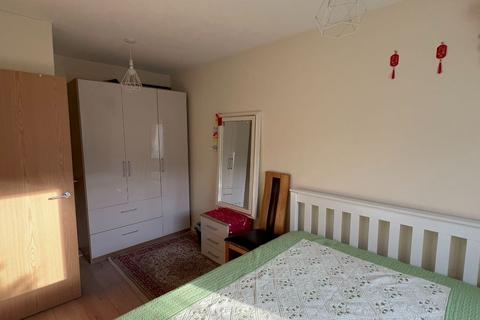 2 bedroom terraced house to rent, Morphou Road,Mill Hill