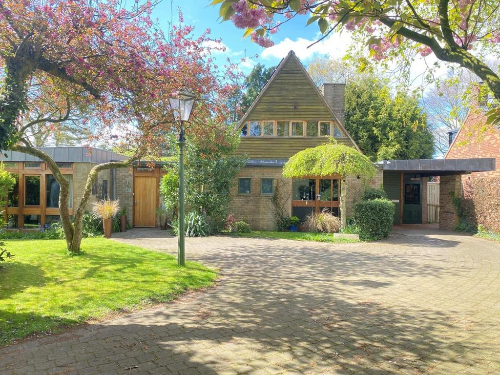 Towthorpe Road, Haxby, York, YO32 3LZ 4 bed detached house for sale £