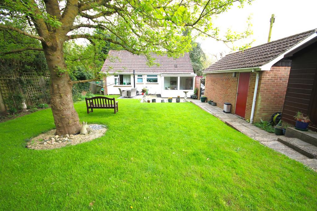 Rear Garden e.JPG