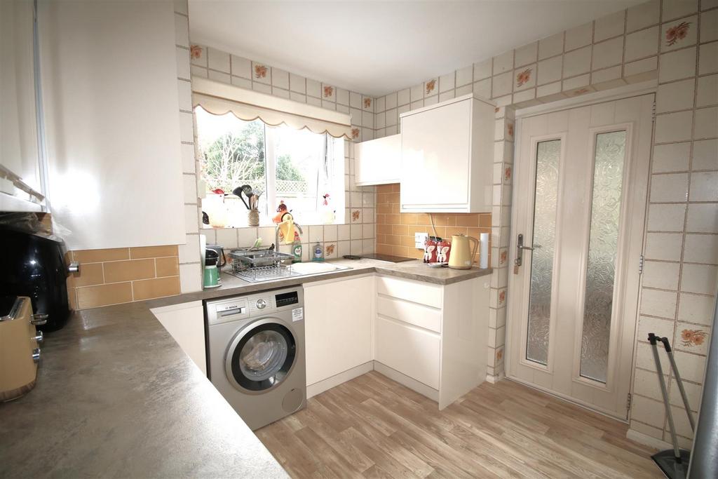 Kitchen b.JPG
