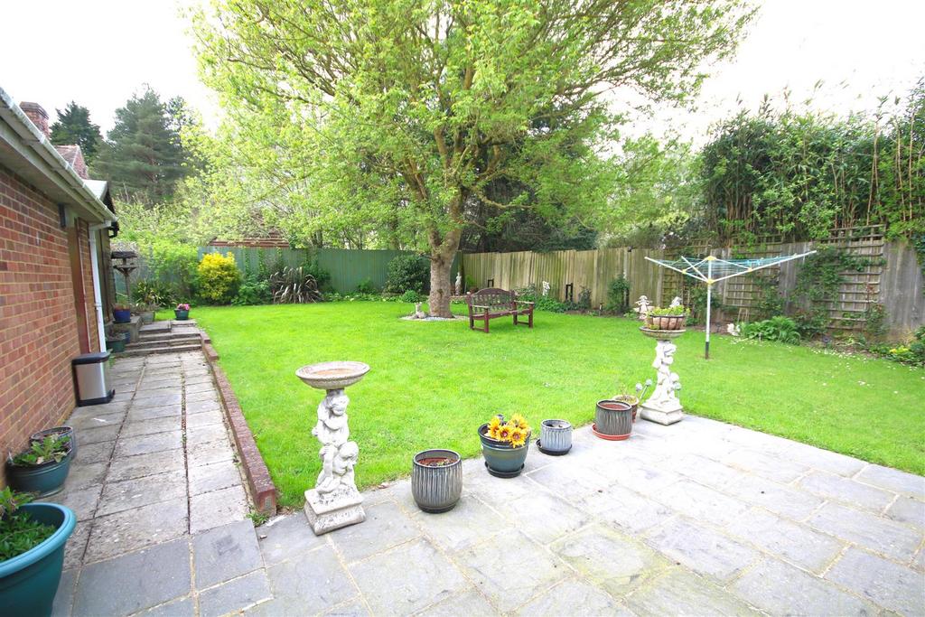 Rear Garden f.JPG