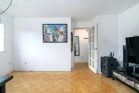 1 bedroom flat for sale, Bream Close, London