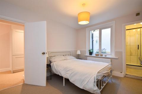 1 bedroom flat for sale, Stockleigh Road, St. Leonards-On-Sea