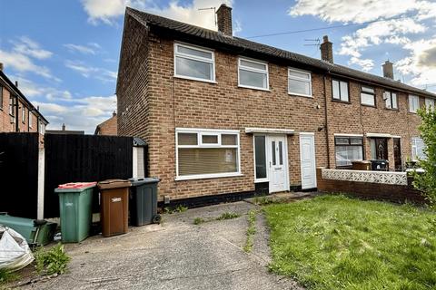 3 bedroom end of terrace house to rent, 3-Bed End-Terraced House to Let on Norcross Place, Ashton-On-Ribble, Preston