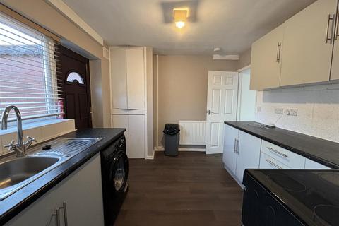 3 bedroom end of terrace house to rent, 3-Bed End-Terraced House to Let on Norcross Place, Ashton-On-Ribble, Preston