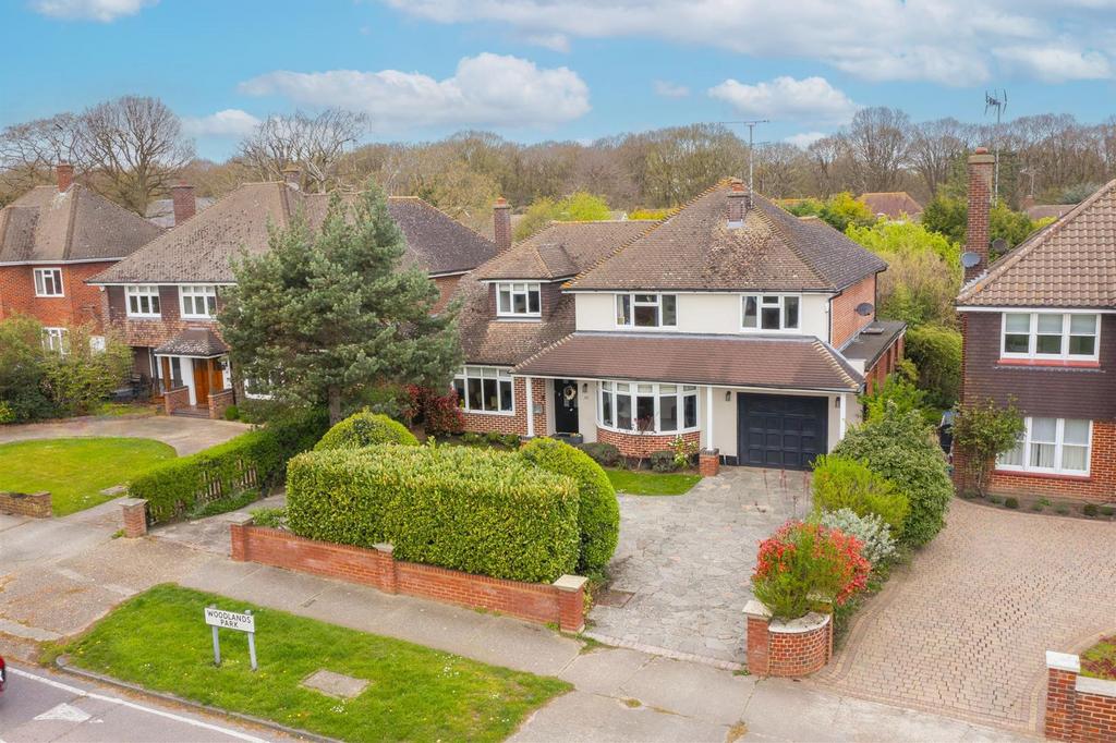 Woodlands Park, LeighOnSea SS9 4 bed detached house for sale £1,000,000