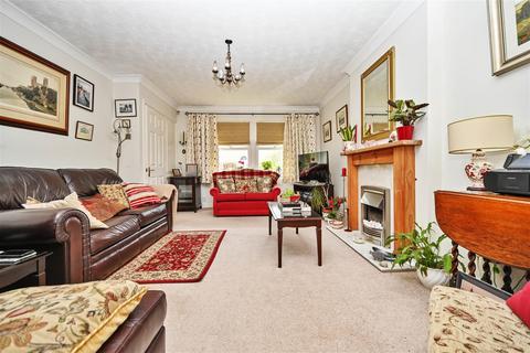 3 bedroom semi-detached house for sale, Apperley Road, Bradford