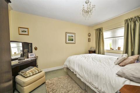 296 Apperley Road, Bradford, BD10 0PX