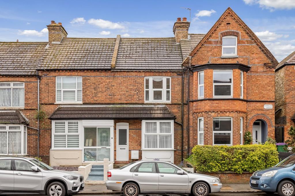 Cheriton Road, Folkestone, CT19 2 bed terraced house £260,000