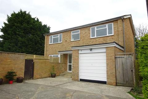 4 bedroom detached house to rent, St Johns Drive, Carterton OX18