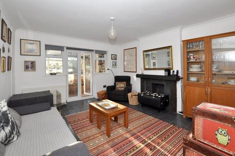 2 Colin Close, West Wickham, BR4 9JP