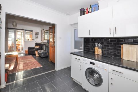 2 Colin Close, West Wickham, BR4 9JP