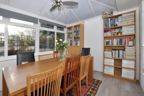 2 Colin Close, West Wickham, BR4 9JP