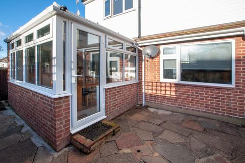 2 Colin Close, West Wickham, BR4 9JP