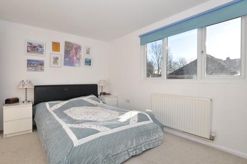 2 Colin Close, West Wickham, BR4 9JP