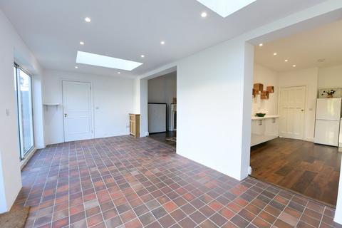6 Little Court, West Wickham, BR4 9AL