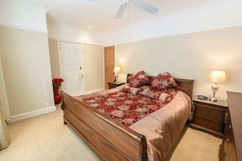 16 Little Court, West Wickham, BR4 9AL