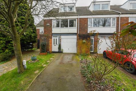 8 The Glen, Bromley, BR2 0JB