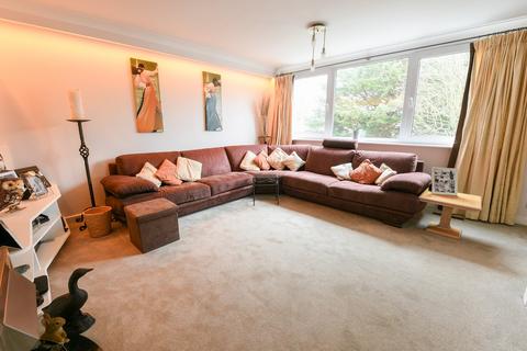 8 The Glen, Bromley, BR2 0JB