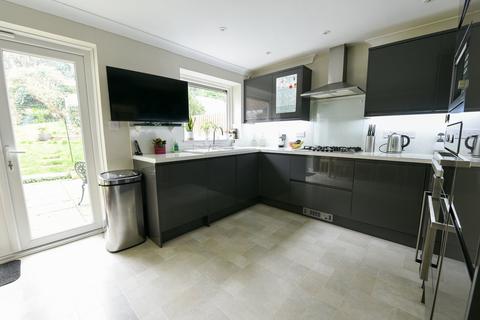 8 The Glen, Bromley, BR2 0JB