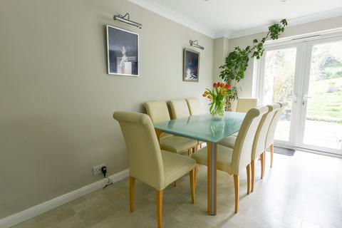 8 The Glen, Bromley, BR2 0JB