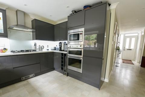 8 The Glen, Bromley, BR2 0JB