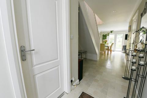 8 The Glen, Bromley, BR2 0JB