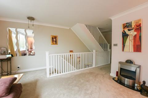 8 The Glen, Bromley, BR2 0JB