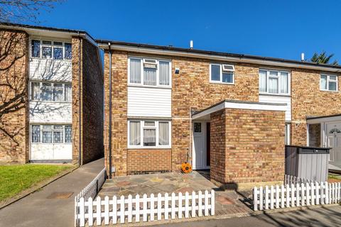 16 Eastwell Close, Beckenham, BR3 1TY