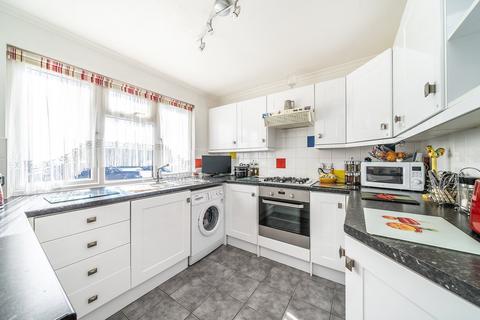 16 Eastwell Close, Beckenham, BR3 1TY