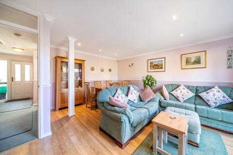 16 Eastwell Close, Beckenham, BR3 1TY