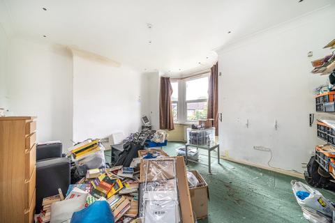38a Bensham Manor Road, Thornton Heath, CR7 7AA