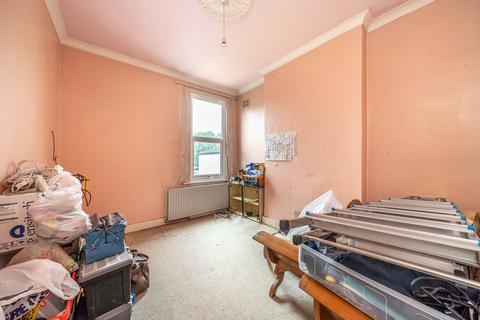 38a Bensham Manor Road, Thornton Heath, CR7 7AA