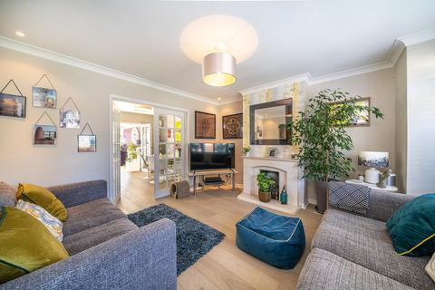 28 Rolleston Avenue, Petts Wood, Orpington, BR5 1AH