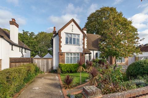 15 Tudor Gardens, West Wickham, BR4 9LX