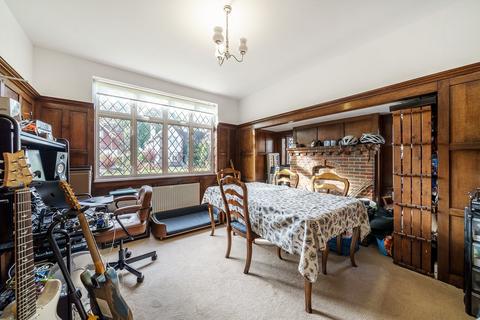 15 Tudor Gardens, West Wickham, BR4 9LX