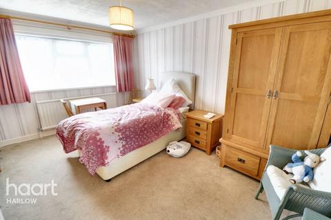 74 Collins Meadow, Harlow, CM19 4EN