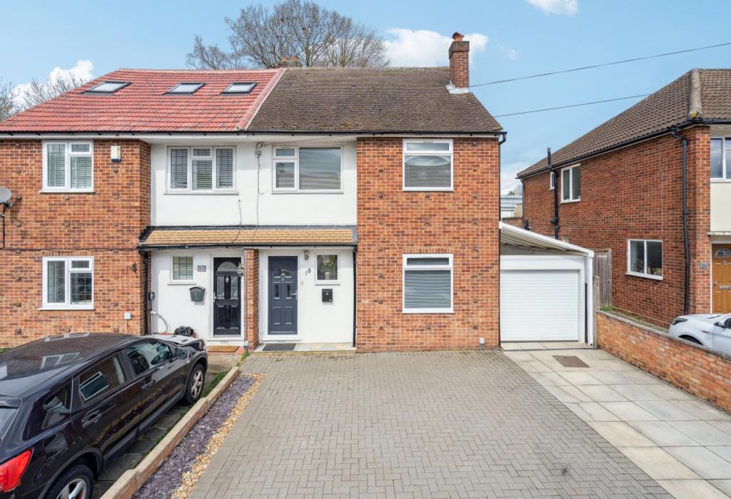 Ferndale Crescent, Cowley, Middlesex 3 bed semidetached house for sale