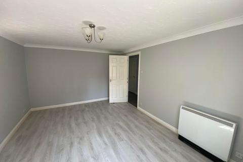 2 bedroom flat to rent, Harbury Court, Newbury RG14