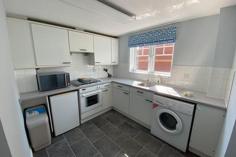 2 bedroom flat to rent, Harbury Court, Newbury RG14